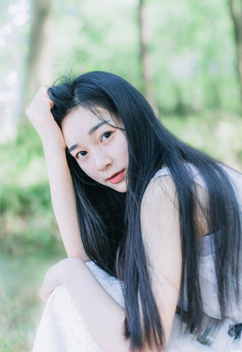 负担起对自己的责任来，不单单是活着就算了，更要活的热烈而起劲，不要懦弱，更不要别人太多的指引。每一天，活的踏实，将分内的工作，做的尽自己能力之内的完美，就无愧于天地。——三毛《亲爱的三毛》